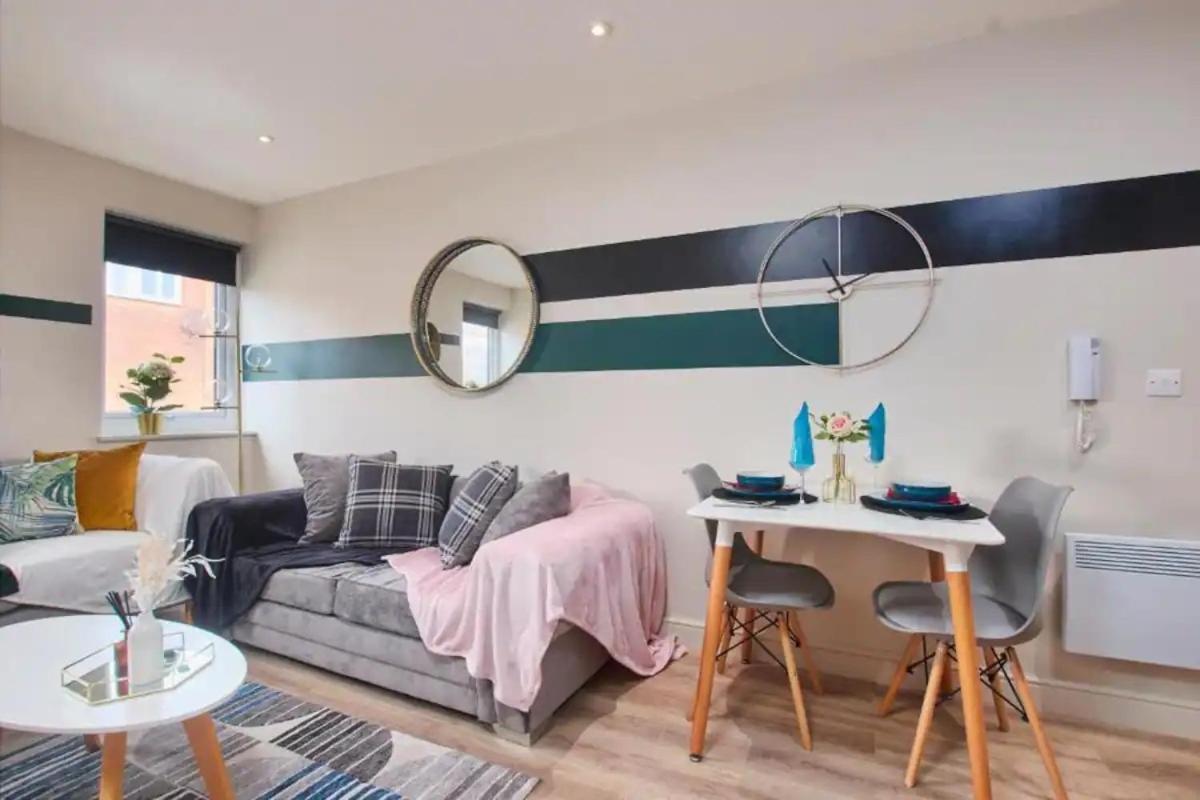 Beautiful 1 Bedroom Flat In Leeds - Sleeps 4 Exterior photo