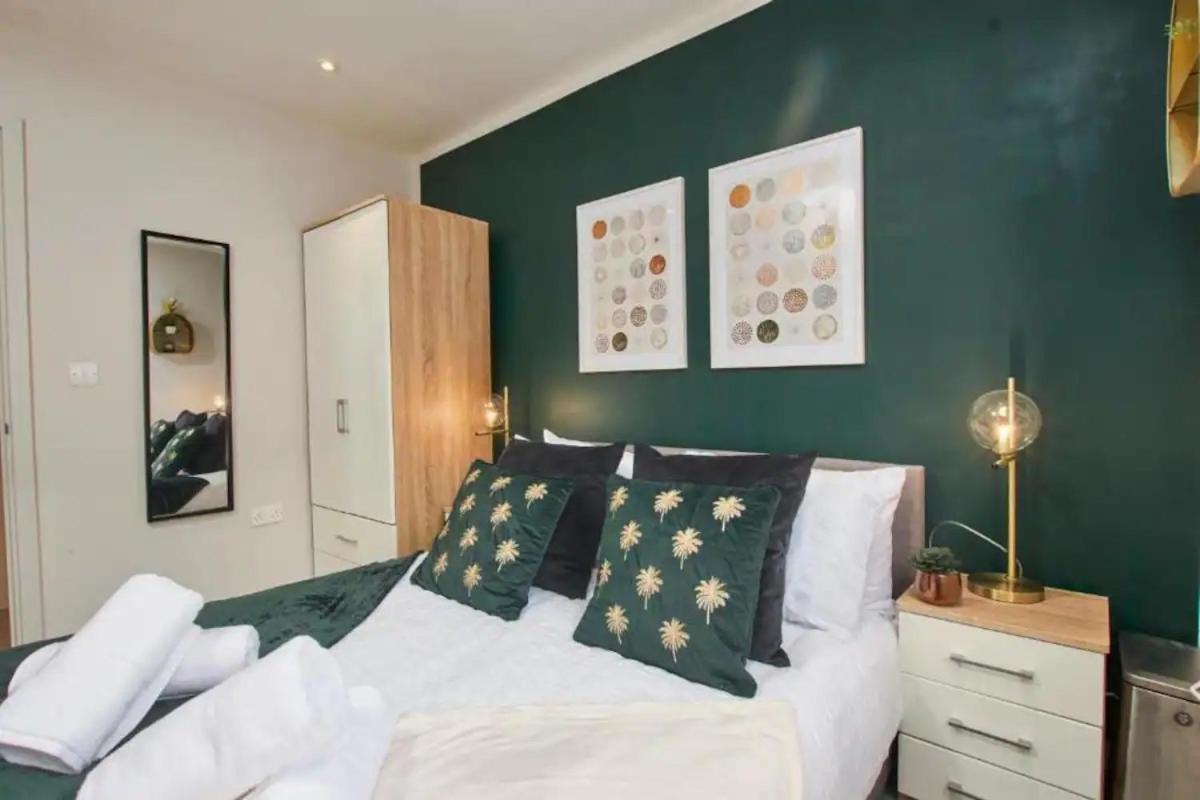 Beautiful 1 Bedroom Flat In Leeds - Sleeps 4 Exterior photo